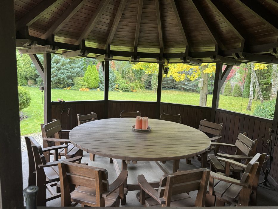 Meble drewaniane do altany - stół  2,1 m srednicy i 10 krzesel