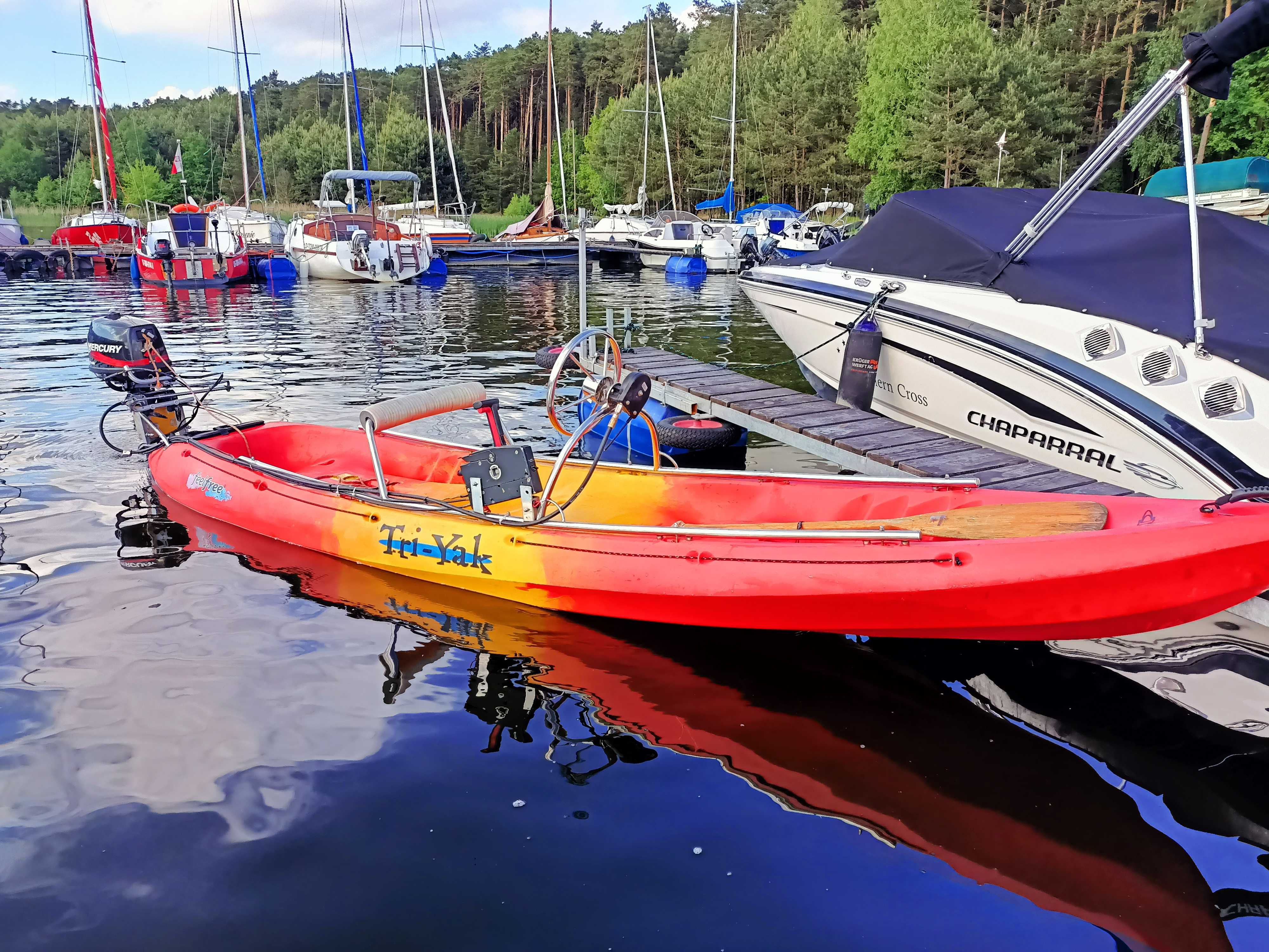 kajak z silnikiem silnik zaburtowy MERCURY nie łódź łódka jacht ponton