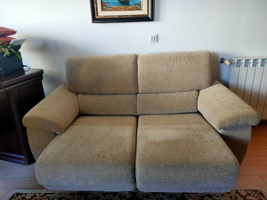 Vende-se Sofá Dicarmo 2 lugares, bancos extensíveis, óptimo estado