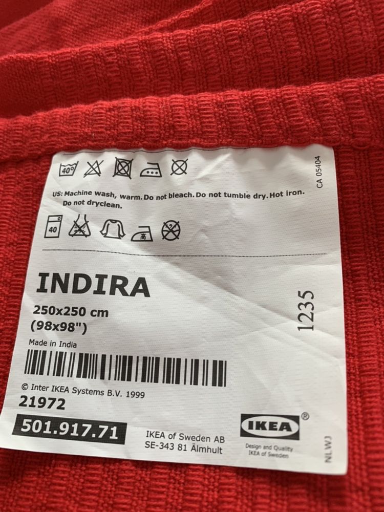 Vendo cobertura de cama com duas almofadas