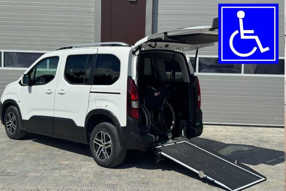 Samochód do przewozu osób niepełnosprawnych pfron rampa