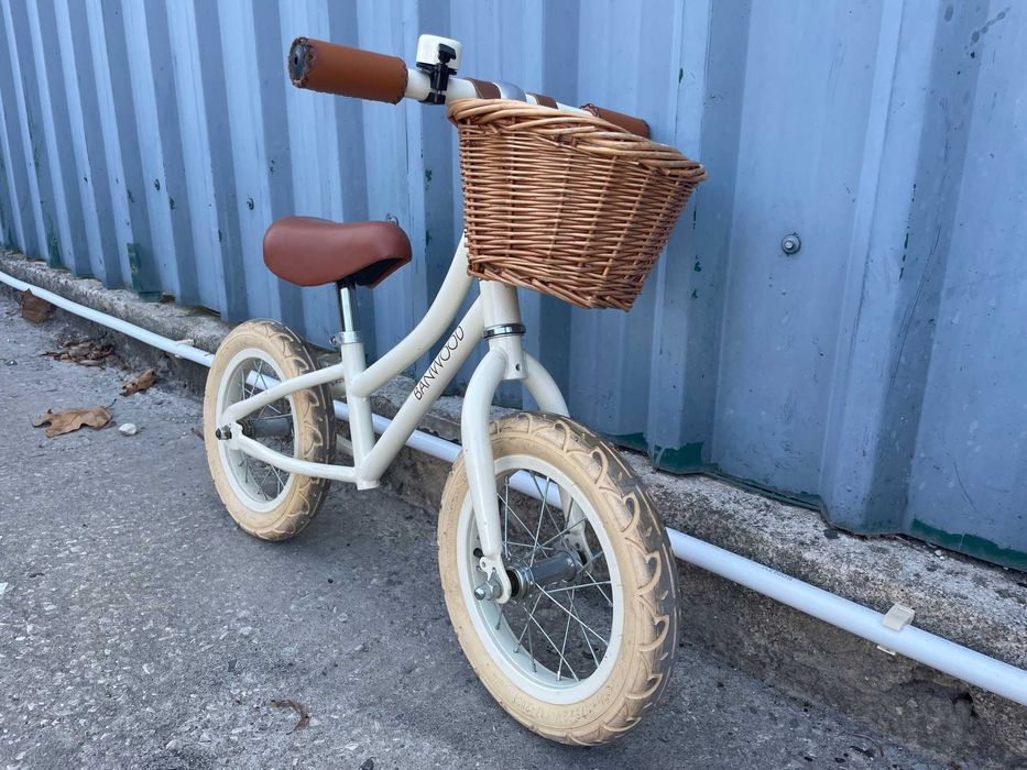 Bicicleta e Capacete Banwood