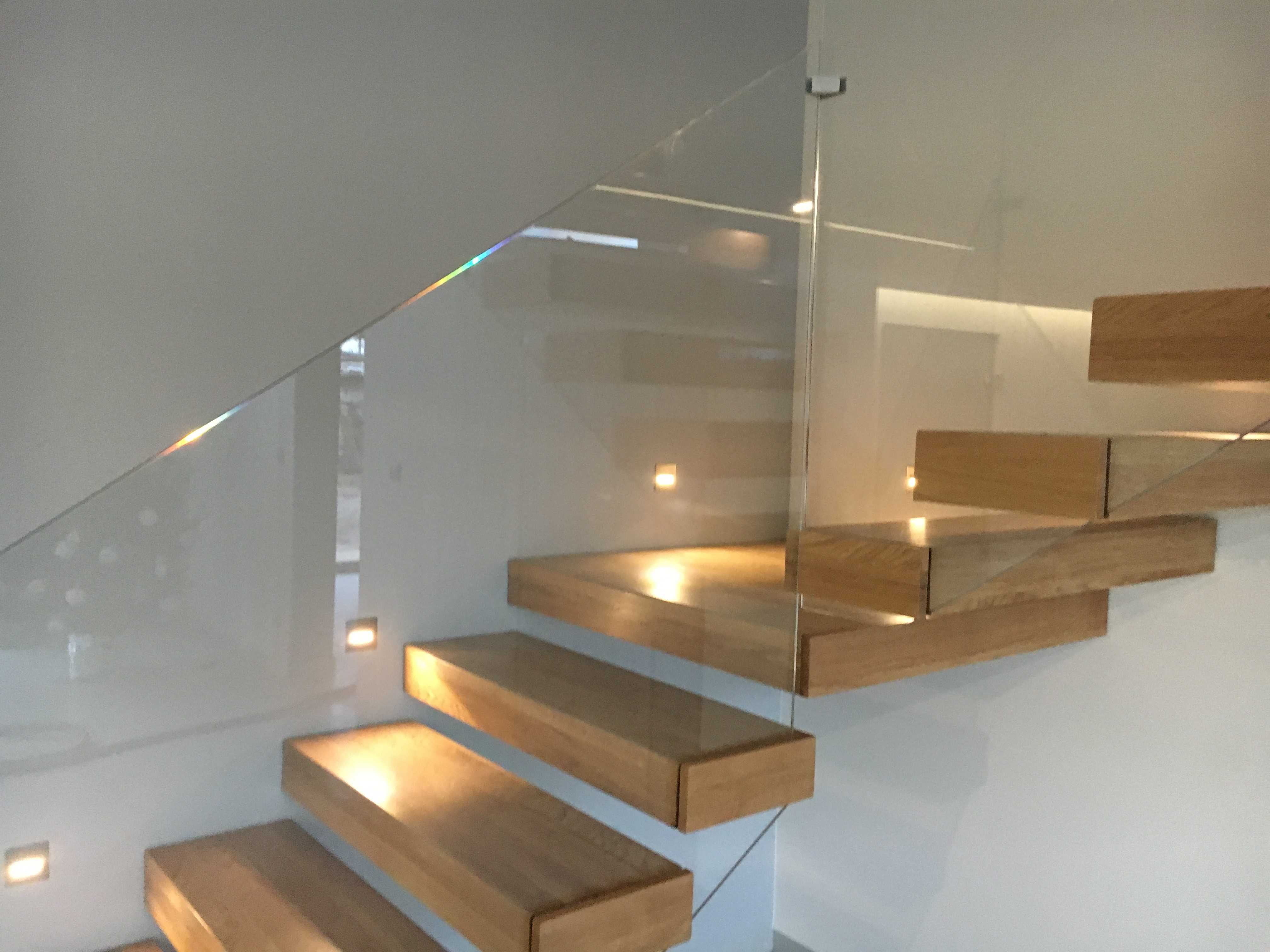 Schody półkowe dębowe z balustradą Producent Wycena Gratis !