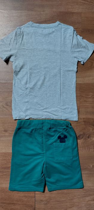 Conjunto Mickey de tshirt e calções 7 / 8 anos