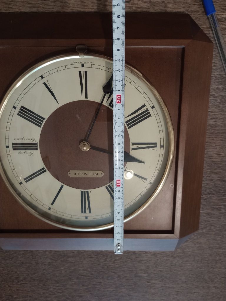 Piękny zegar ścienny Kienzle Germany Stylizowany