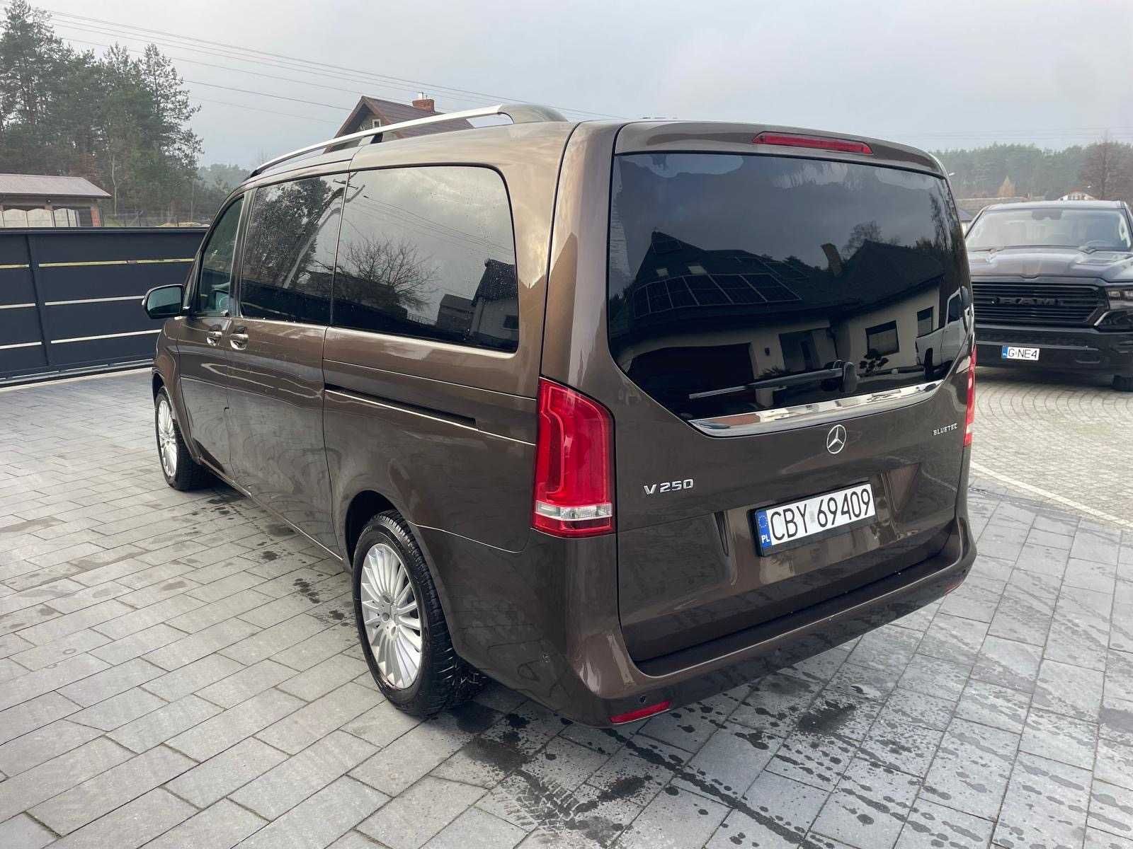 Wynajem busa Mercedesa V- klasy wersja 7 osobowa