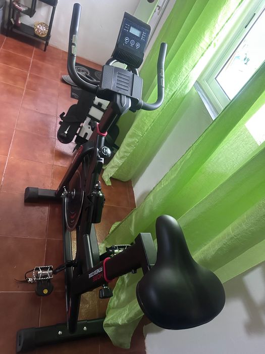 Bicicleta estática nova