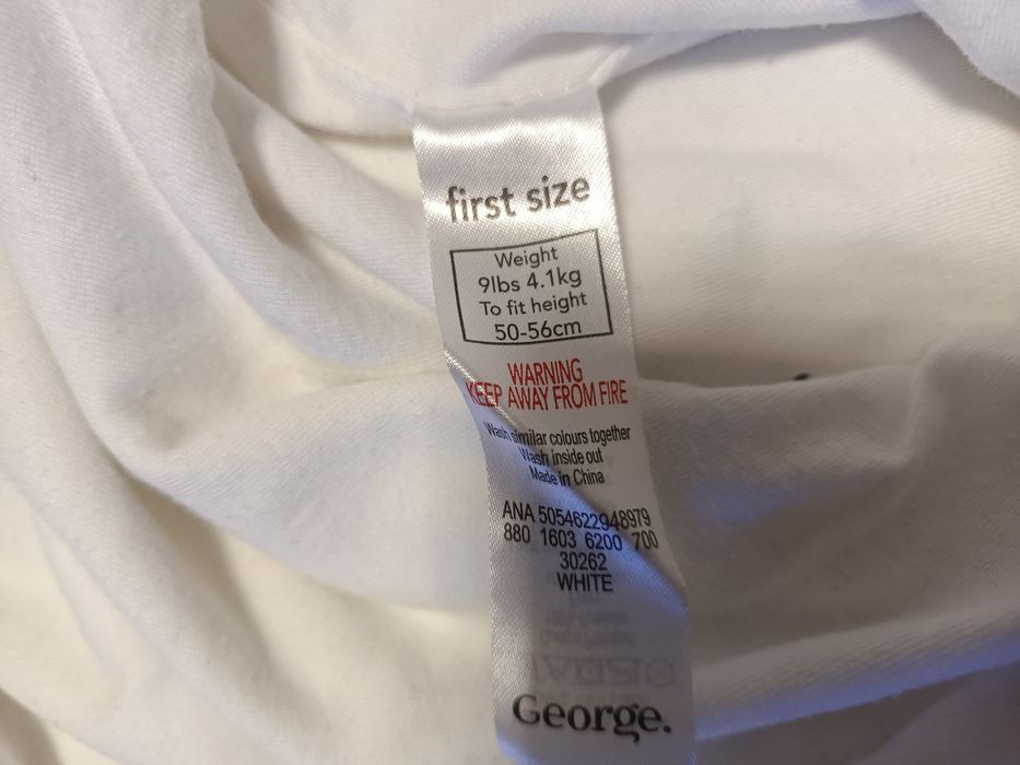 Kombinezon niemowlęcy bardziej na chodniejsze letnie dni  50-56 rozmia