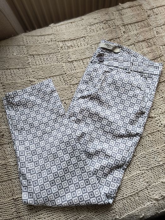 Spodnie damskie 3/4 ze wzorem geometrycznym freesia S 36