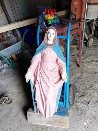 Figura Matki Boskiej betonowa zabytkowa