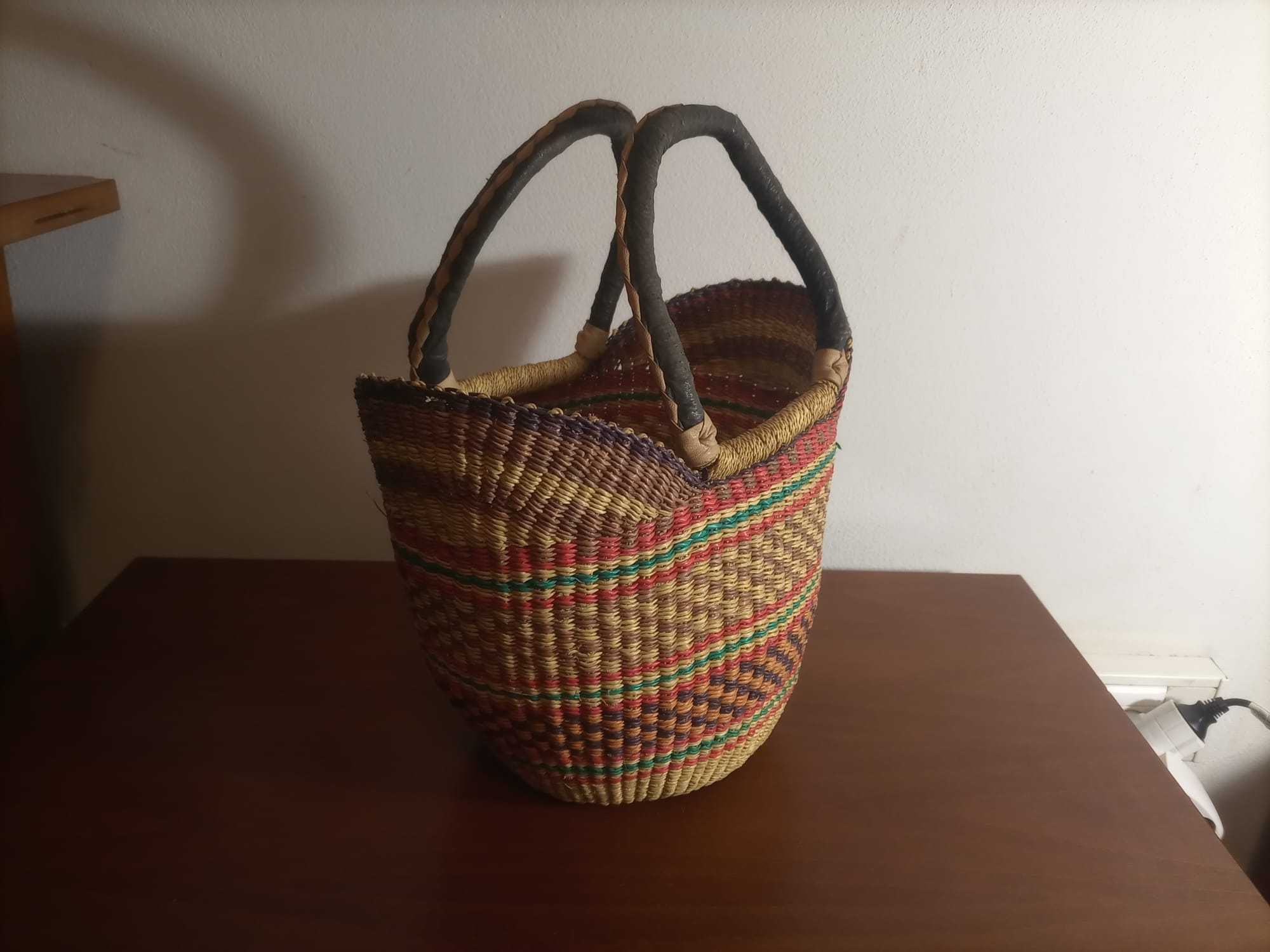 Conjunto de Sacas de Mão Africanas de Palha