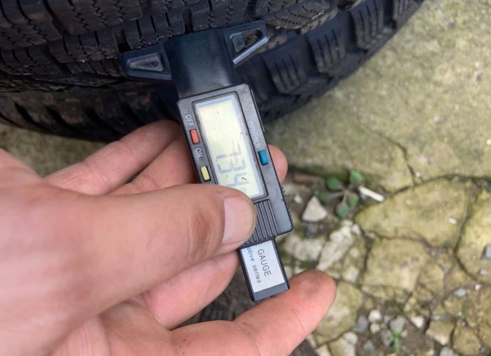 Opony zimowe 14 sztuk  cena za calosc 700zł 235 7mm 45 50 itp 245