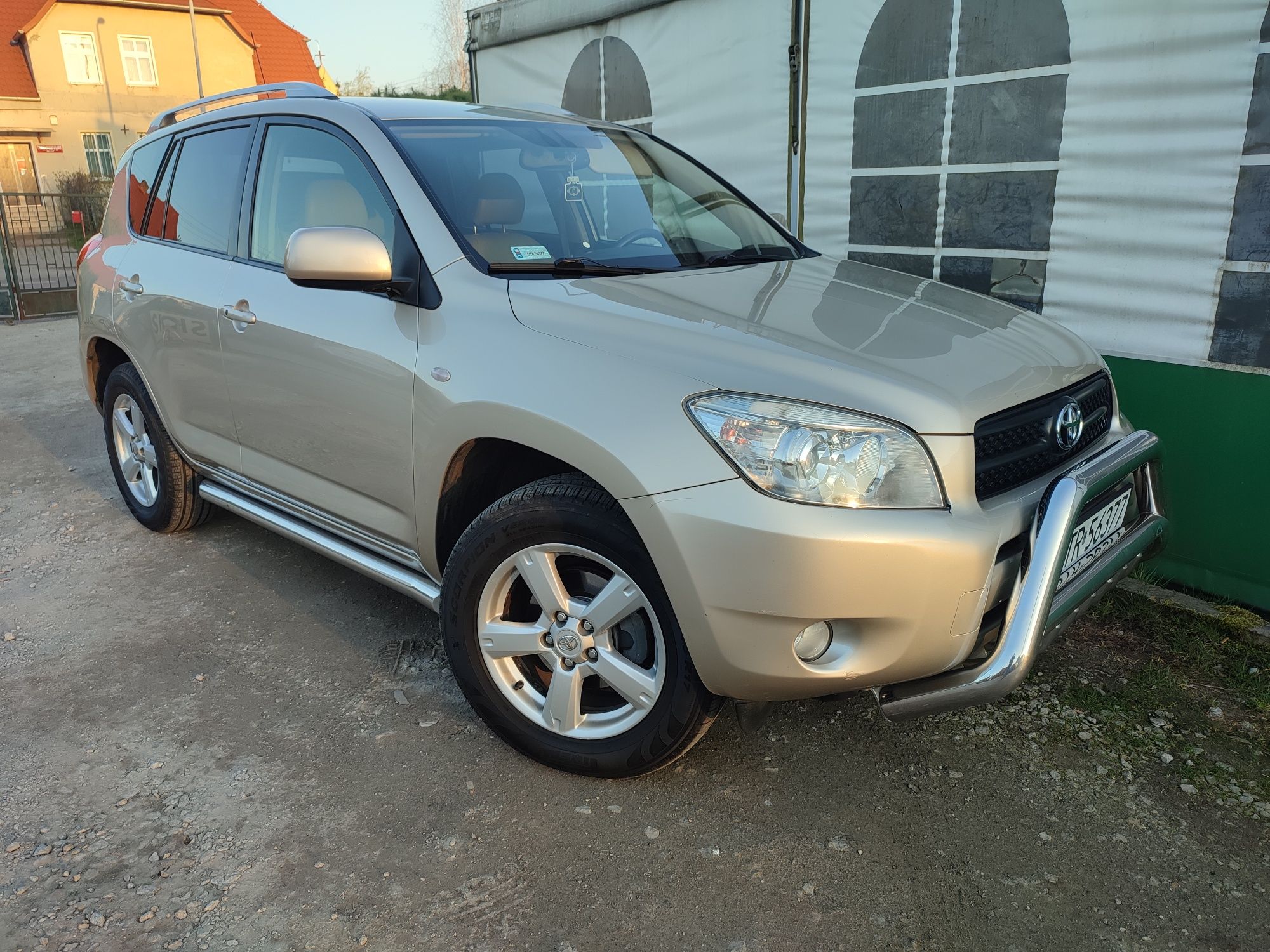 RAV4 benzyna,salon Polska