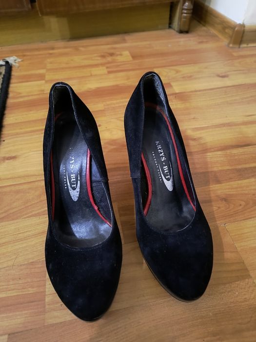 Продам лабутени розмір 36 ходила пару раз