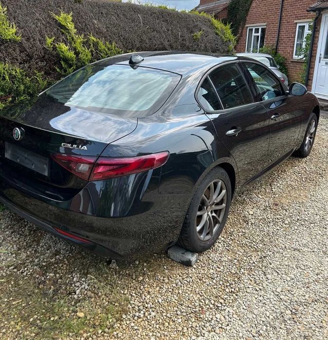 Alfa Romeo Giulia 2.2 D Z 2018 roku ANGLIK