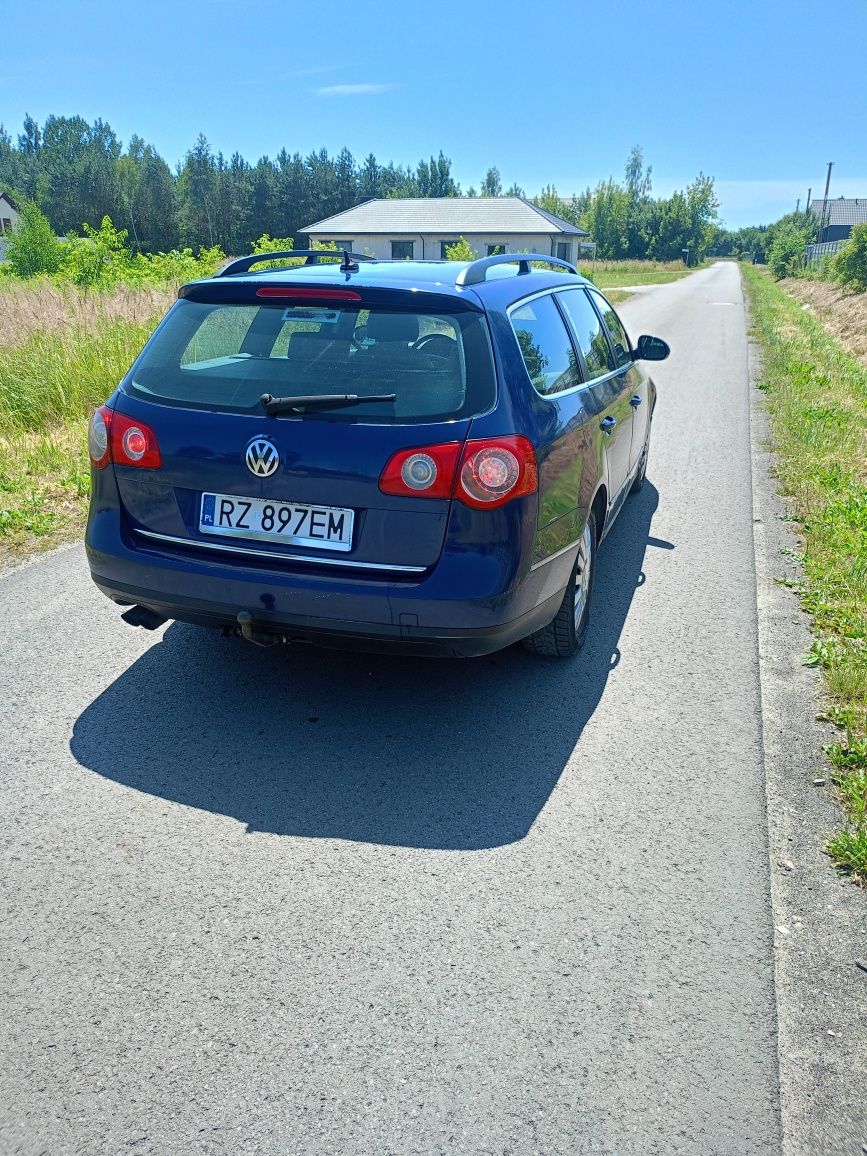 Passat 2.0. skręca jeździ hamuje