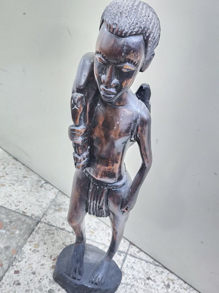 Escultura em madeira maciça ébano de homem Tanzânia