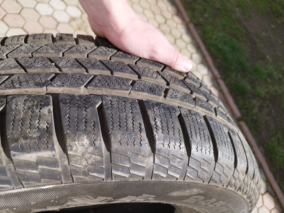 Продам резину 2шт 240/70/16