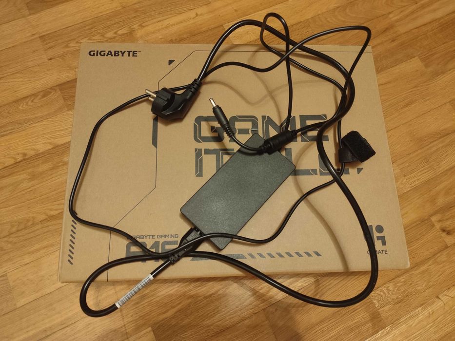 Gigabyte Gaming A16 - RTX 5060 / Ryzen 7 / 32GB RAM / 1TB *COMO NOVO*