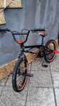 Bicicleta BMX com barras