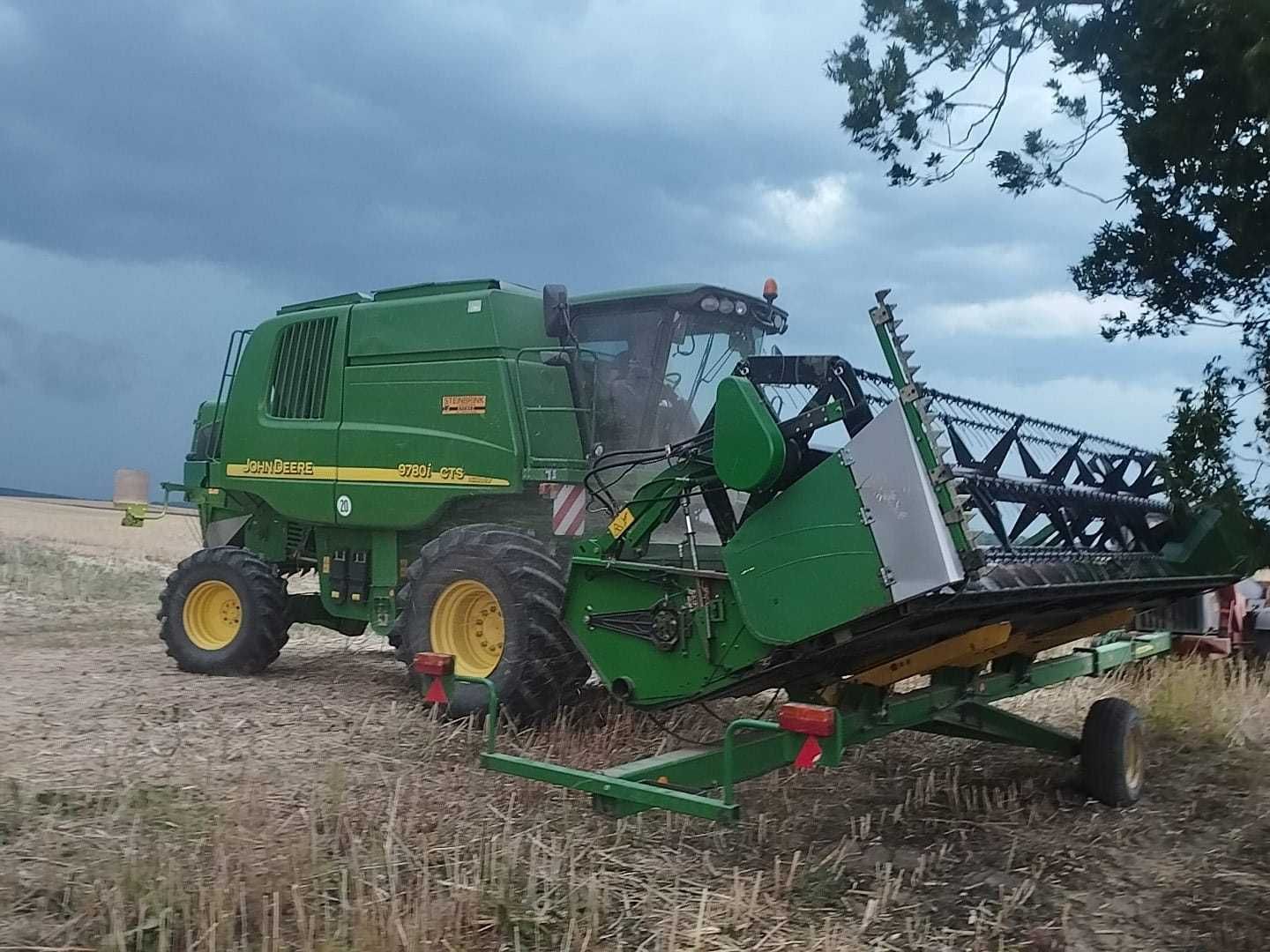 Kombajn zbożowy John Deere WTS CTS 9780i HillMaster z Niemiec stół