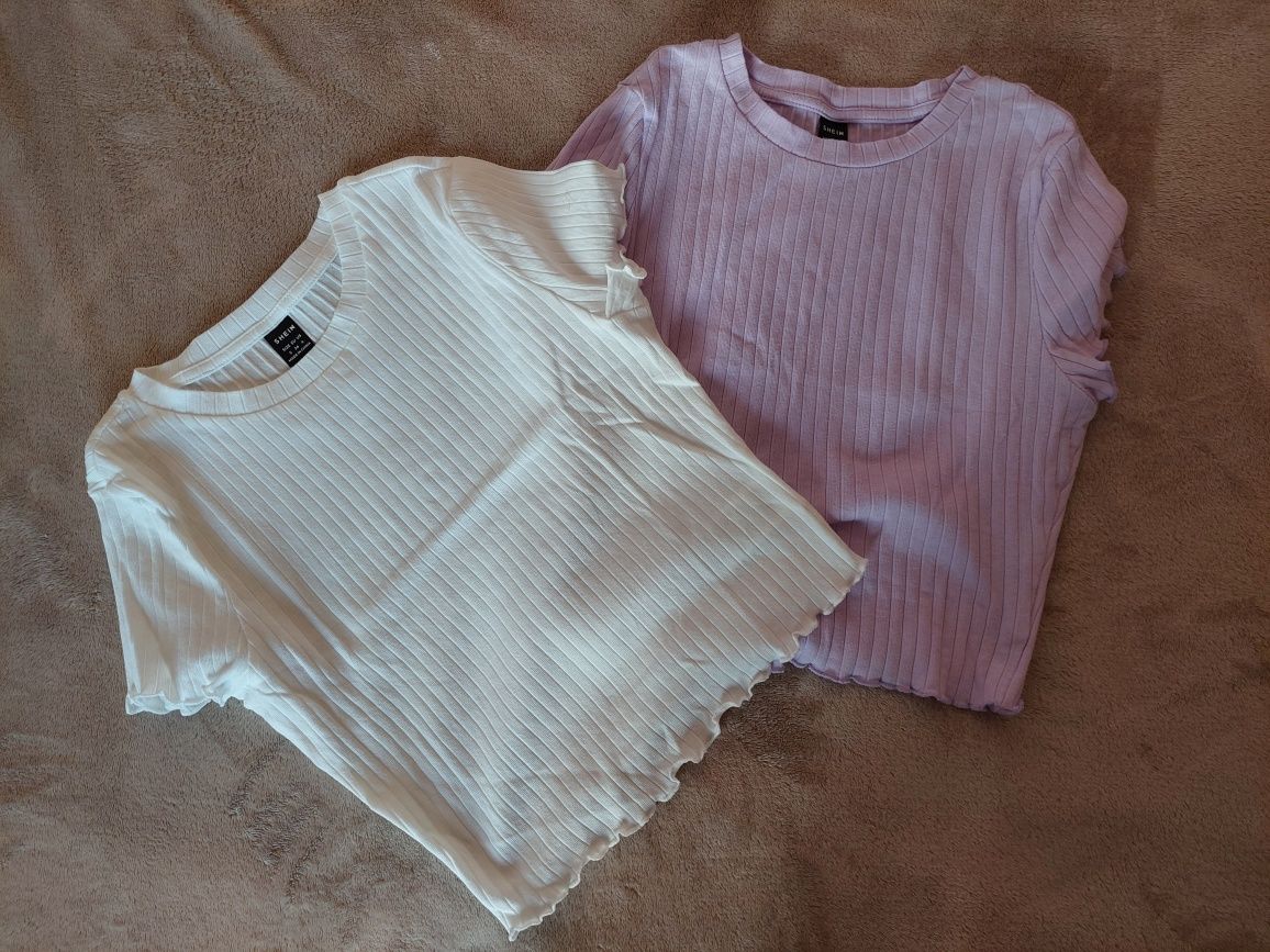 T-shirts branca e lilás da Shein