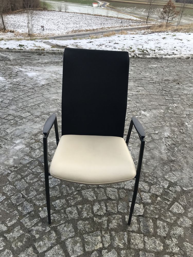 Dwa krzesla biurowe