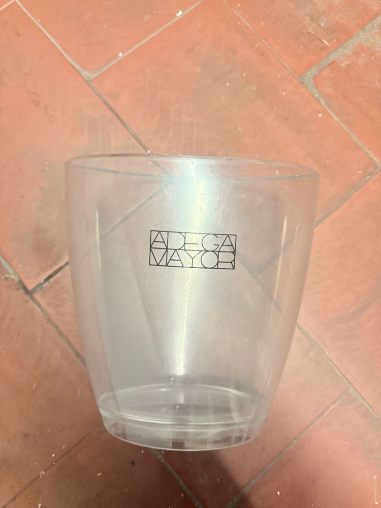 Vendo frape em acrilico