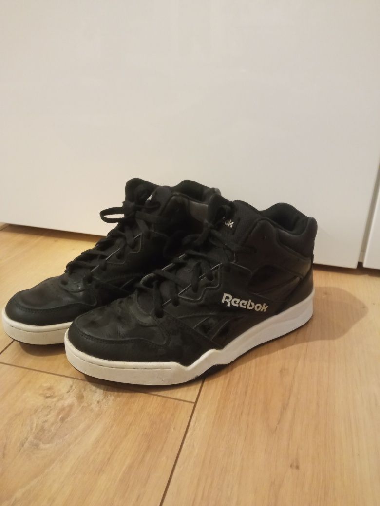 Buty Reebok rozmiar 38 czarne biała podeszwa czerne sznurowadła