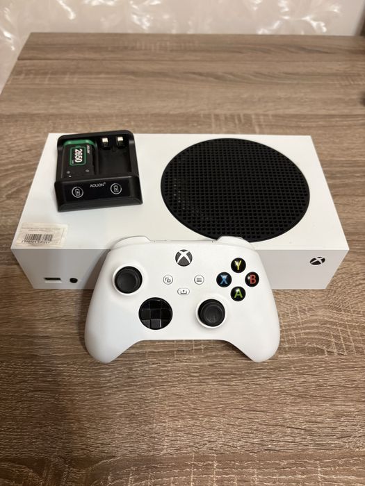 Xbox Series S 512 Gb, ретромагаз, 9 з 10, з джойстиком і акумуляторами