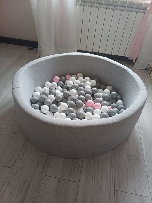 Basen z kulkami.