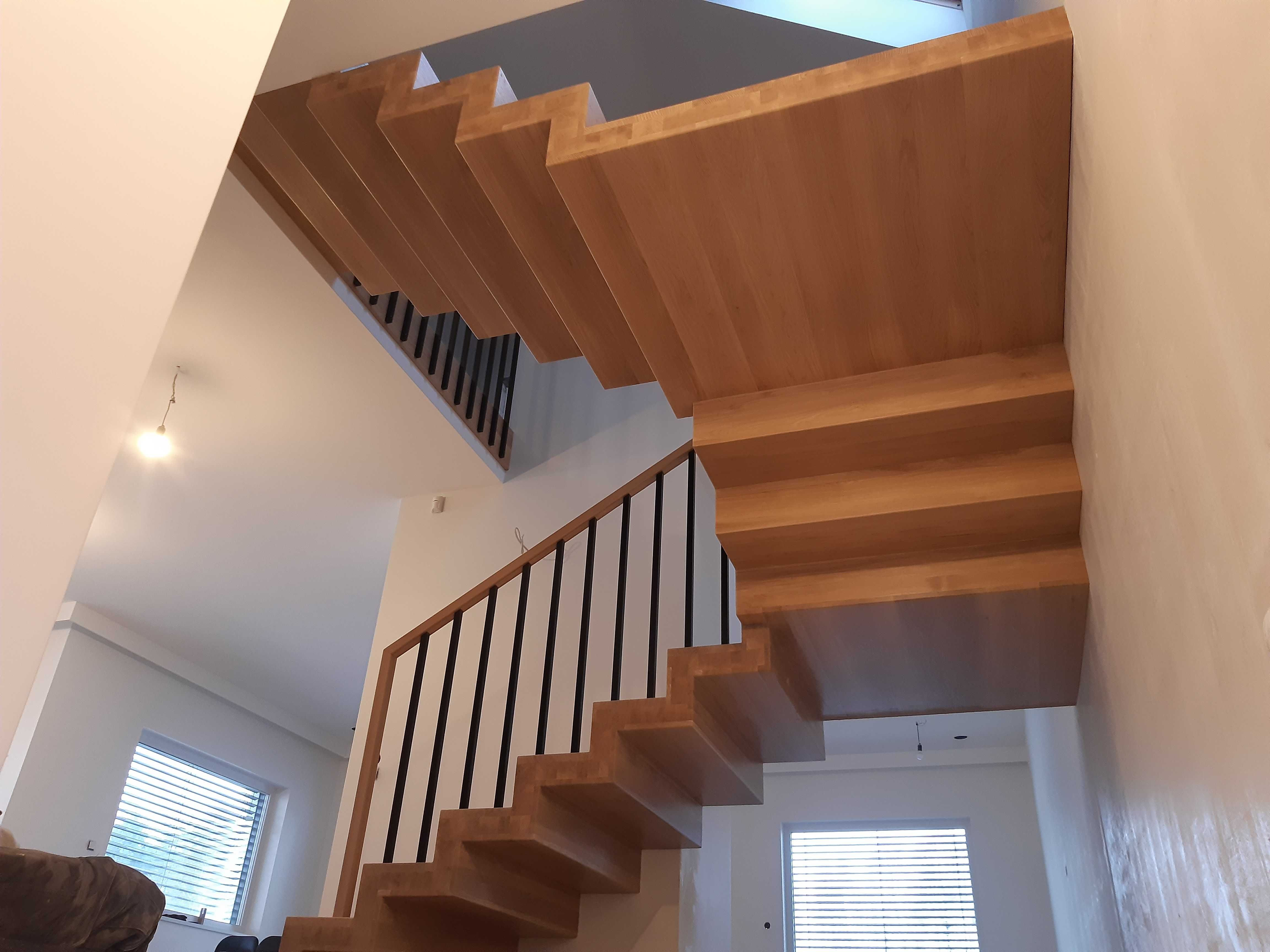 schody drewniane dywanowe
