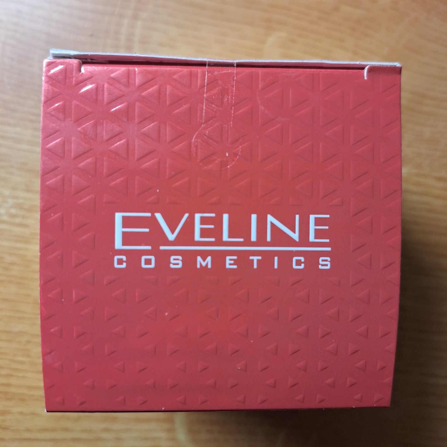Krem Eveline Cosmetics rozświetll-kojacy