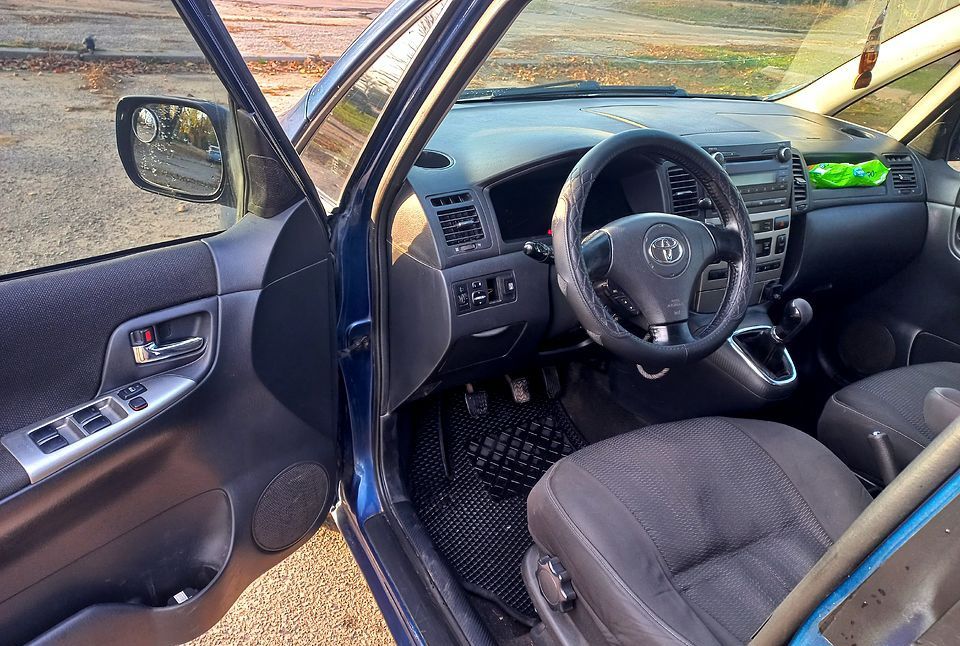 Продам Toyota Corolla  Verso.