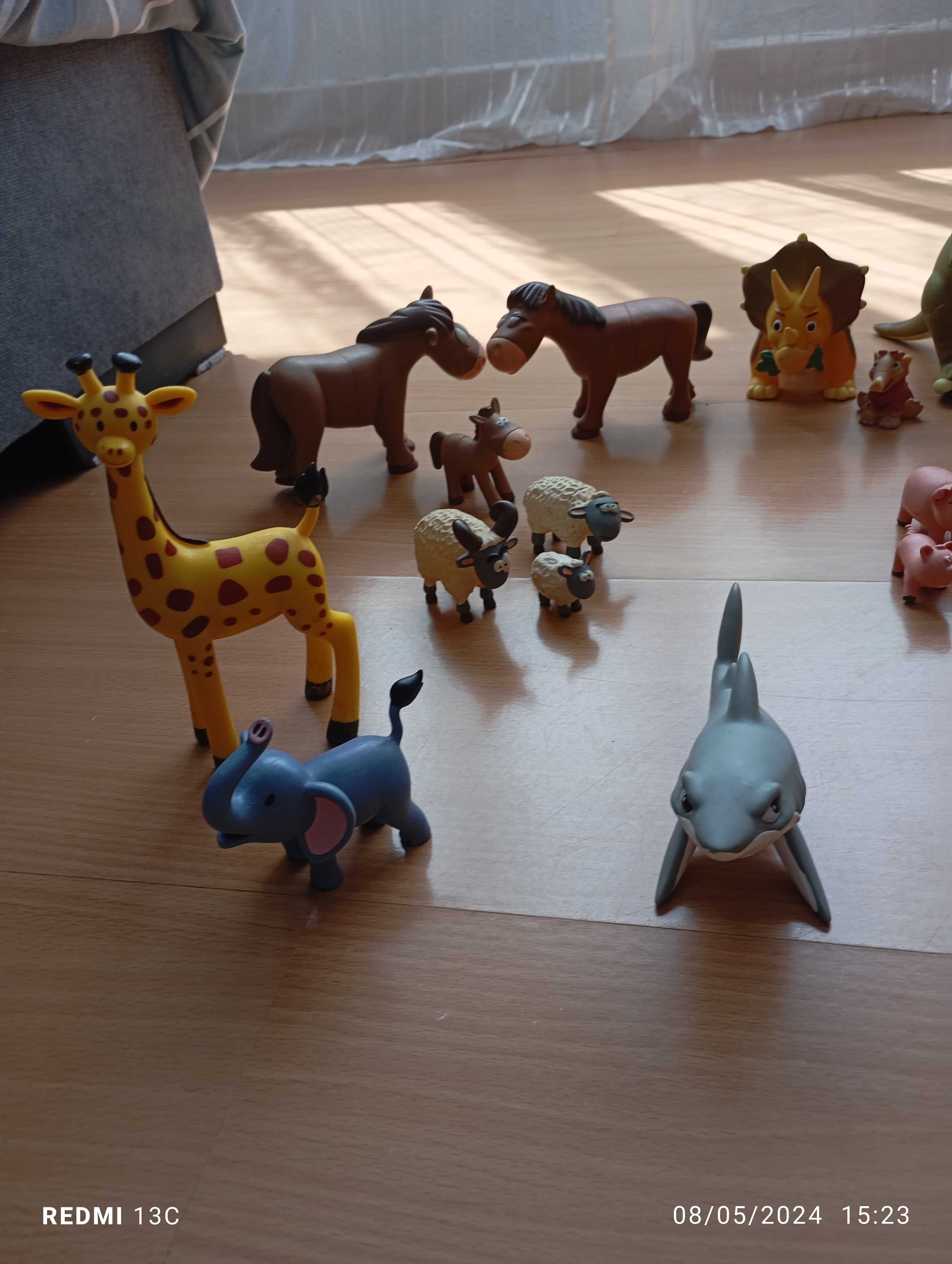 Várias figuras animais