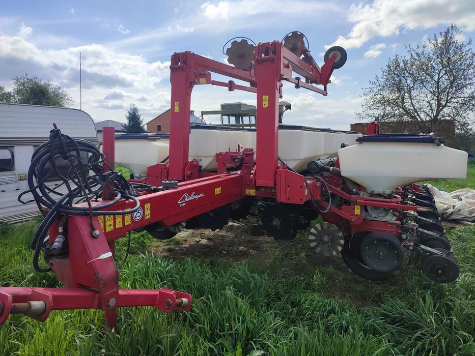 Сівалка 16-ти рядкова пневматична Challenger 8186