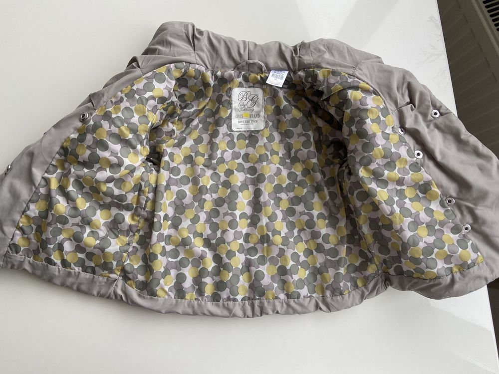Демисезонная курточка Zara на девочку 9-12 месяцев