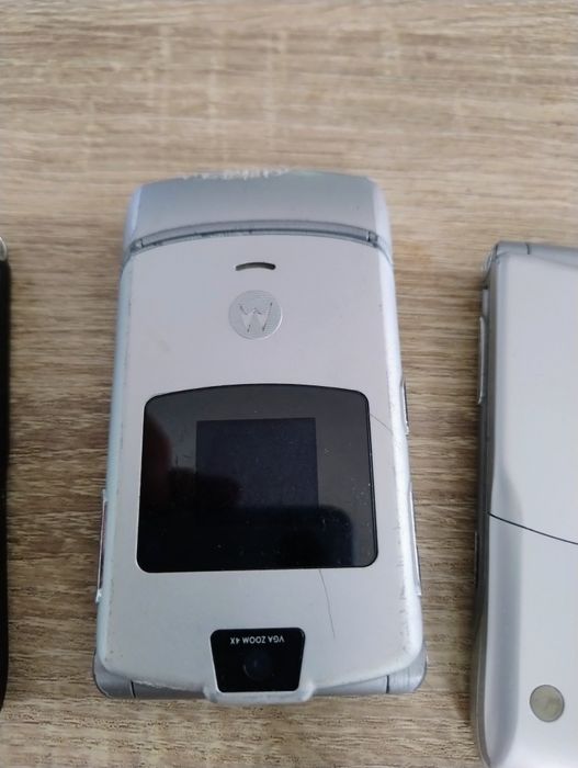 Telefony Motorola v 3