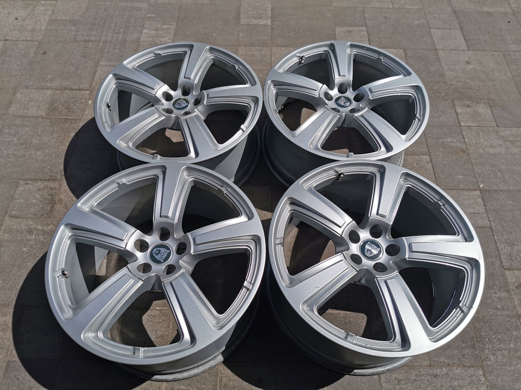 Разноширокие диски Jaguar 5*108 R20