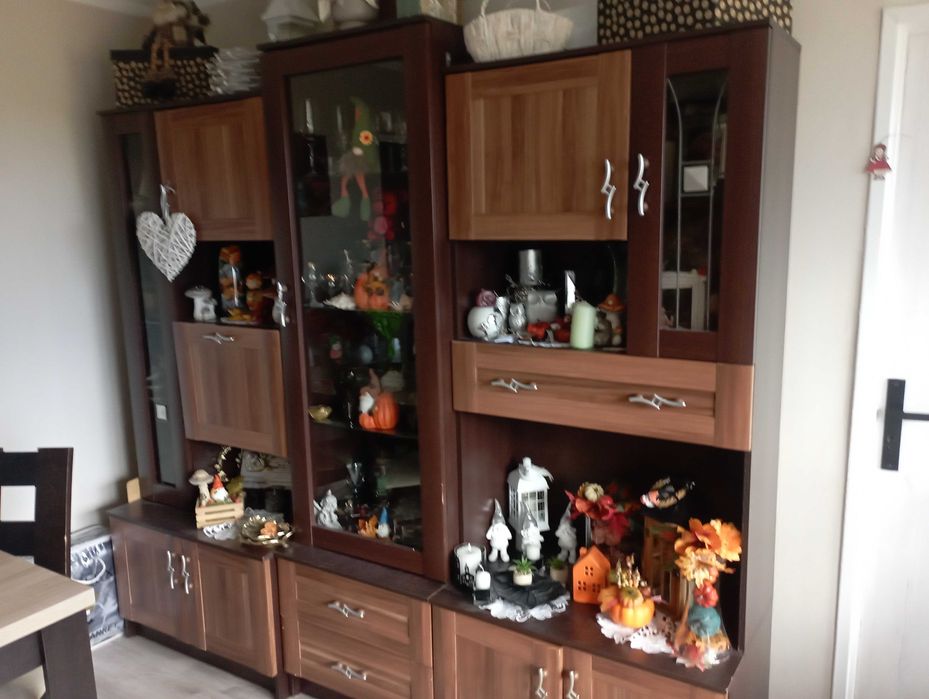 Meble pokojowe.Komoda szafa dwu drzwiowa słupek witryny