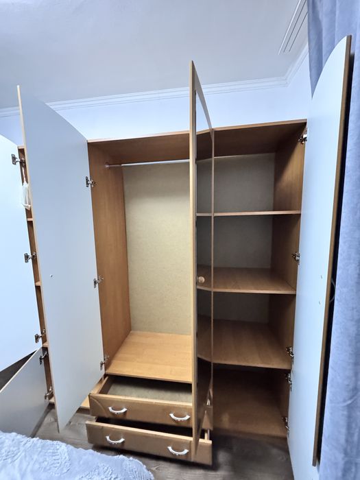 Шафа з дзеркалом