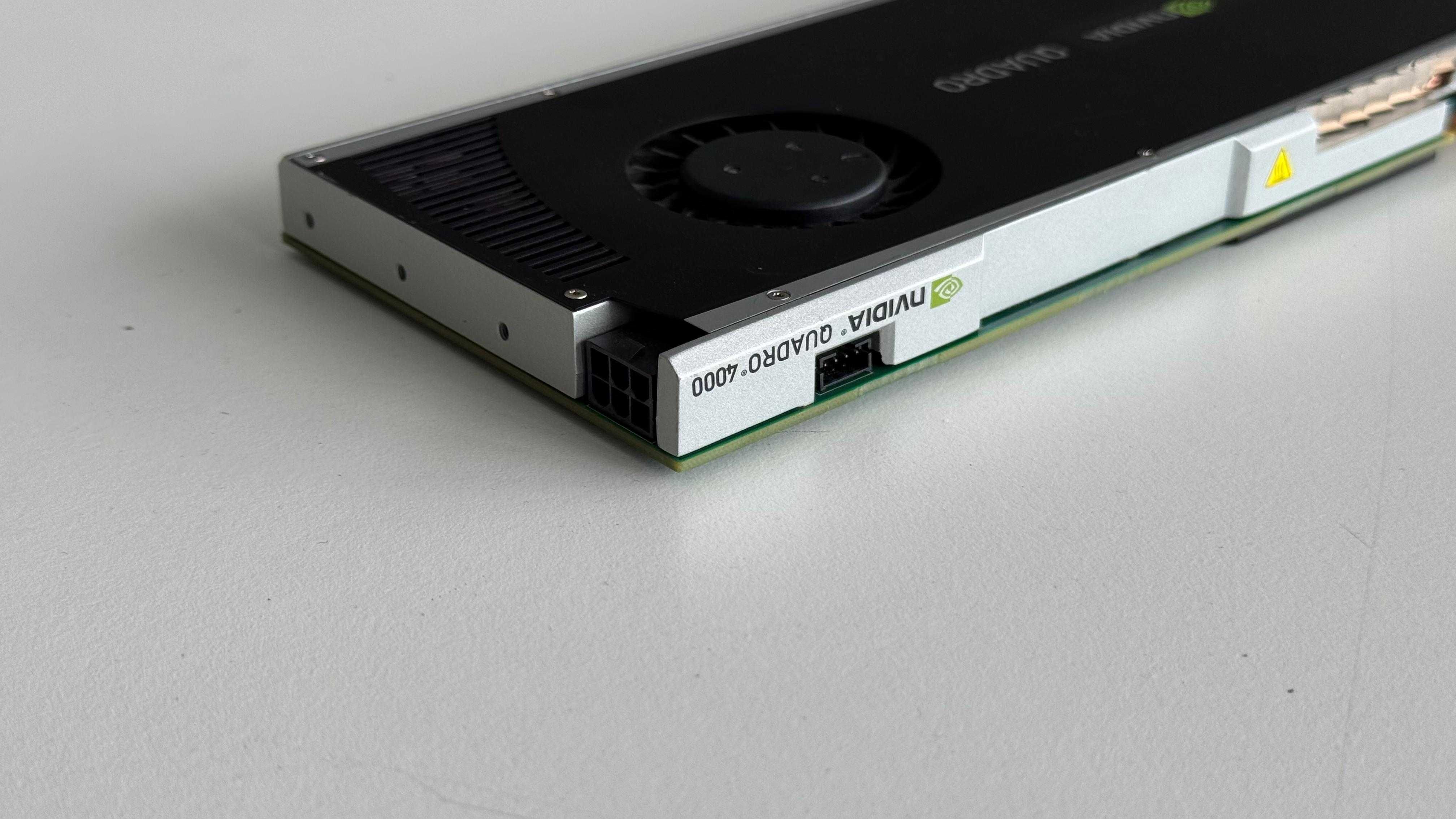 Placa gráfica - NVIDIA Quadro 4000