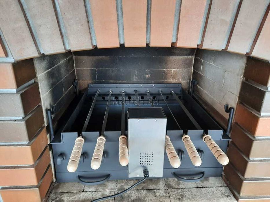 Napęd elektryczny do szaszłyków w grillu, palenisku, kominku, piecu