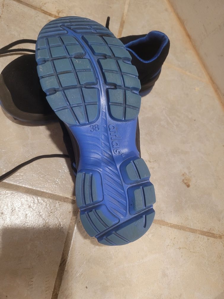 Buty robocze z blachą  r. 38