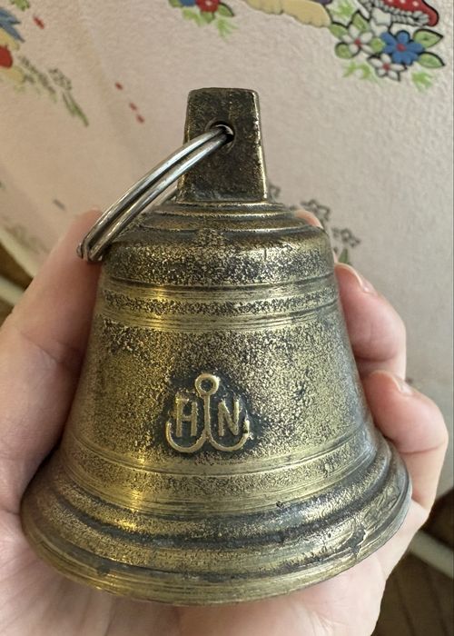 Продам металевий дзвін із маркуванням “HN” (якір)