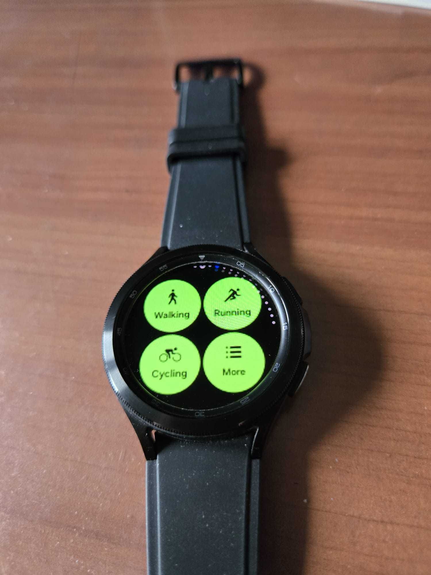 Samsung Galaxy Watch4 Classic - stan idealny, oryginalne opakowanie.