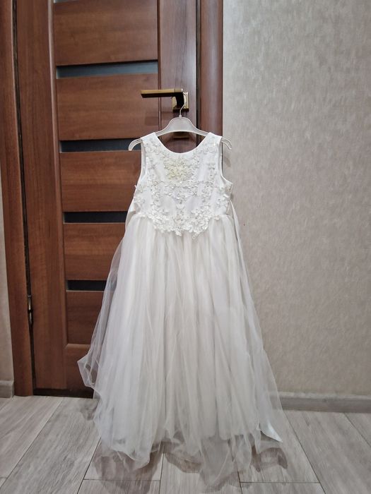 Платье на прокат  продажу на 5-8лет