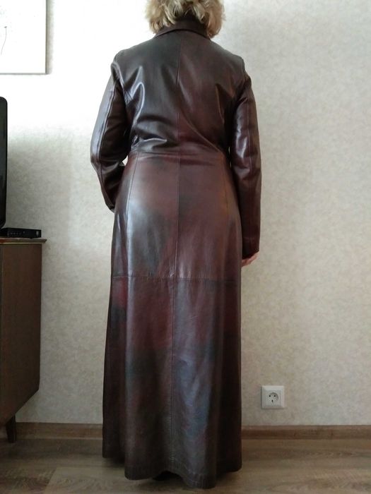 Кожаное, женское пальто.