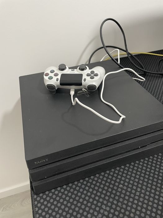 PLAYSTATION 4 PRO 1TB