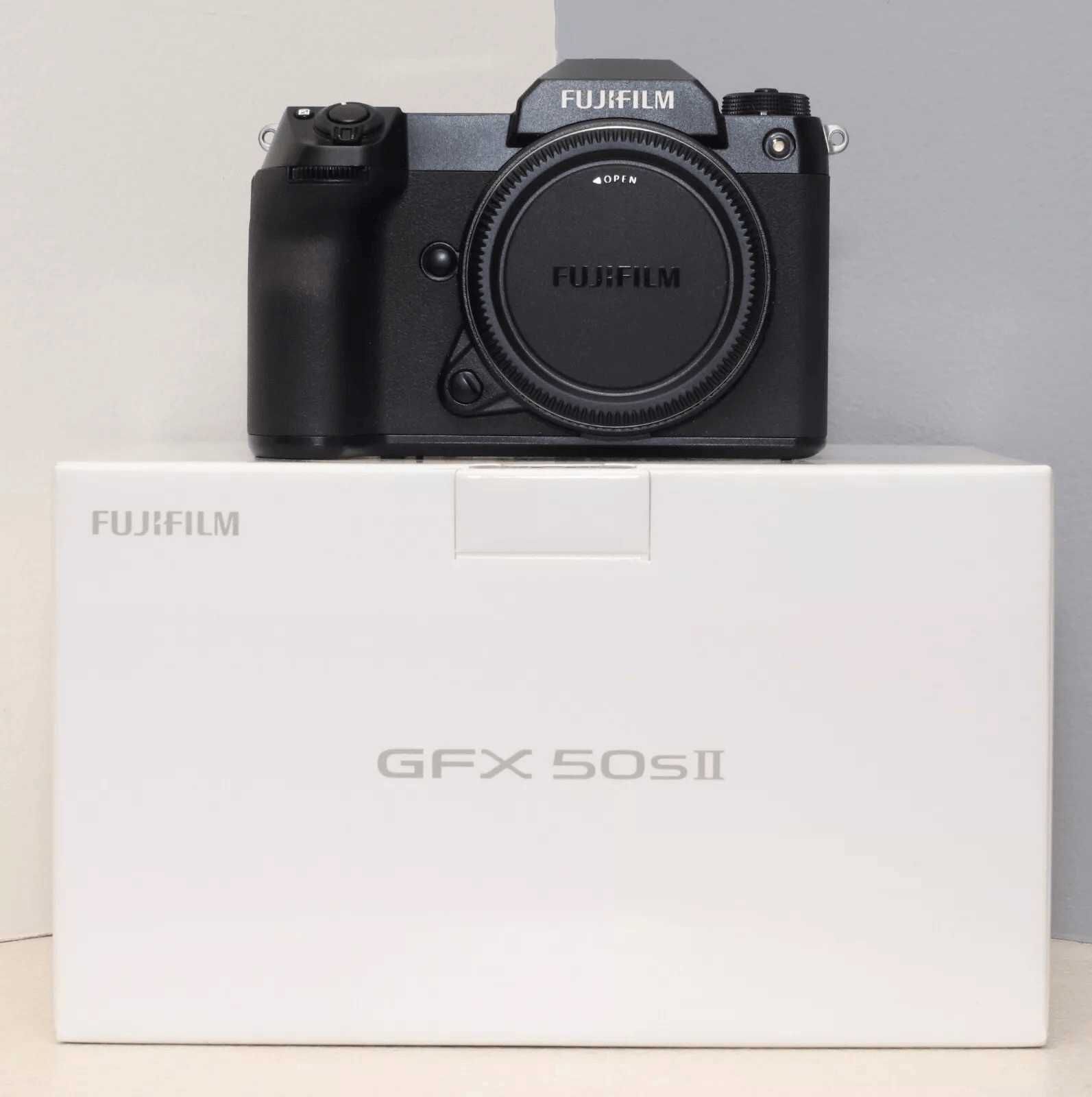 Aparat Fujifilm GFX 50s II - pełen zestaw - niski przebieg migawki
